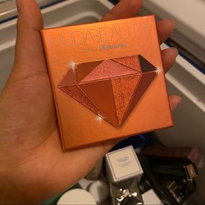 Brand new! Huda beauty eyeshadow